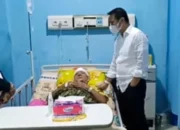Bupati Sam Sachrul Sambangi Seorang Seniman Yang Alami Kecelakaan