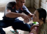 Esron “Kenji”, Potret Pengabdian Tulus Dari Seorang Nakes di Pedalaman