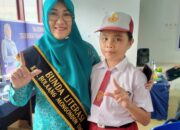 Bunda Literasi Boltim Beri Penghargaan Kepada Siswi SDN I Bangunan Wuwuk