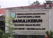 Kades Damoli Kebun Serahkan BLT Dana Desa Yang Sempat Tersendat