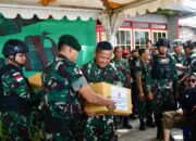 Pangdam XVI/ Pattimura Serahkan Bantuan Kemanusiaan untuk Warga Kariu di Aboru
