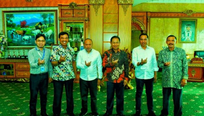 Upayakan Peningkatan Kompetensi ASN, Bupati Sam Sachrul Mamonto Sambangi UNIKOM Bandung