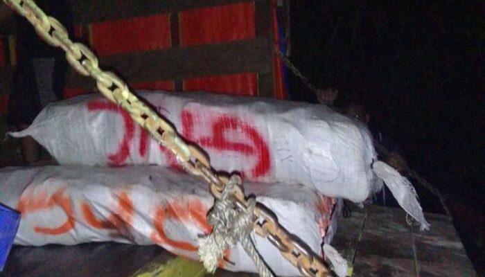 Diduga, Kapal Pengangkut Pakaian Bekas Bersandar dan Bongkar Muat di Wilkum Polsek Bilah Hilir 