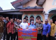 Bupati dan Wabup Labuhanbatu Sambangi Para Korban Kebakaran