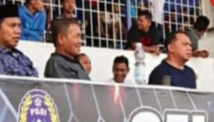 Bupati Labuhanbatu Saksikan Semifinal Pertandingan Sepak Bola Pelajar