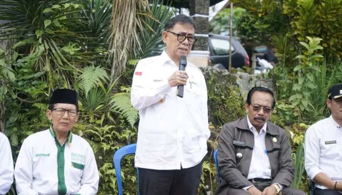 Bupati Kepahiang Secara Resmi Serahkan Kunci Beda Rumah Kepada Warga