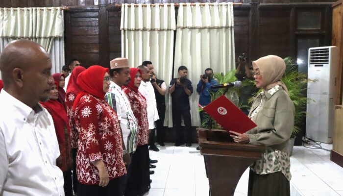 Widya MI Lantik Yulia Misa Keliobas Jadi Ketua Dekranasda SBT