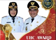 Bupati Safitri Malik Terima Penghargaan UHC Award 2023, Ketua DPC PDI-P Bursel Beri Apresiasi