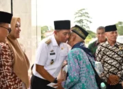 Bupati Sam Sachrul Resmi Lepas Keberangkatan 27 Jamaah Haji
