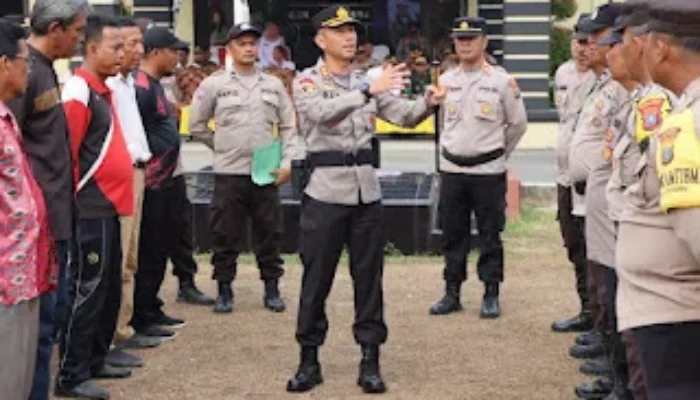 Kapolres Sergai Serahkan Piagam Penghargaan & Tropi Pemenang Lomba Satkambling