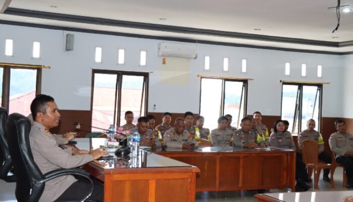 Kapolres Minahasa Ketut Suryana Beri Pengarahan kepada Bhabinkamtibmas Jajaran Polres Minahasa