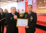 Kasat Lantas Ainul Yaqin Terima Piagam Penghargaan dan Apreasiasi dari Bupati Labuhan Batu