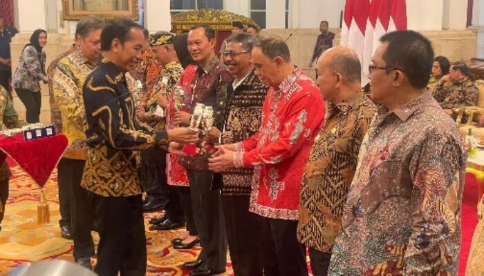 Diakhir Masa Jabatan, Bupati ROR Terima Penghargaan TPID
