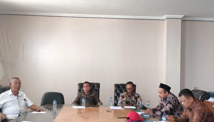Temui Komisi I DPRD SBB, Warga Dusun Translok Minta Lepas dari Desa Eti