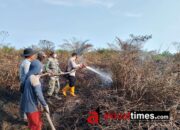 Kapolsek Lalan Bersama Pimpinan GM PT BKI dan Anggota Giat Melaksanakan Pendinginan Titik Api di Wilayah PT BKI Desa Karang Agung
