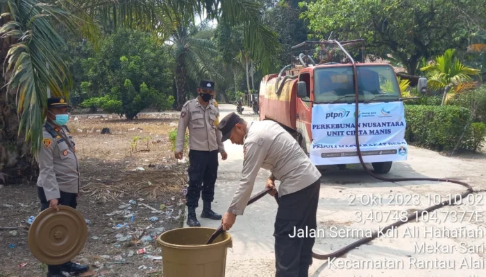 Kekeringan Karna Kemarau Panjang, PTPN 7 Cinta Manis Berikan Bantuan Air Bersih Pada Warga di Tiga Kecamatan
