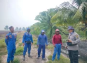 BKO Polairud Polda Sumsel Bersama Personil Polsek Lalan Giat Sosialisasi dan Patroli Karhutlah di Dusun 4 PT SCK Desa Karang Agung