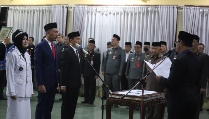 Pj. Bupati Lampung Barat Drs.Nukman M.M Resmi Melantik Sejumlah 95 Aparatur Sipil Negara(ASN)