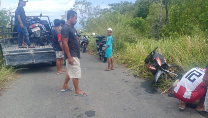 Tabrakan di Jalan Raya Desa Luhu, Dua Korban Dilarikan ke Puskesmas
