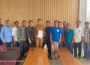 Masyarakat Kembali Pertanyakan Status Hukum Oknum Kades UKB yang Pamer Senjata Pusaka