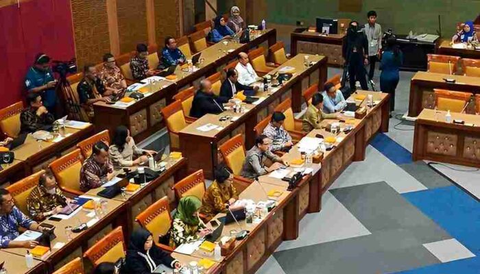 Kontroversi Kenaikan UKT dalam Rapat Kerja DPR 2024