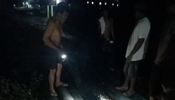 Jalan Rusak Parah dan Berlubang, Warga Huamual Menderita, Kapan Diperbaiki!