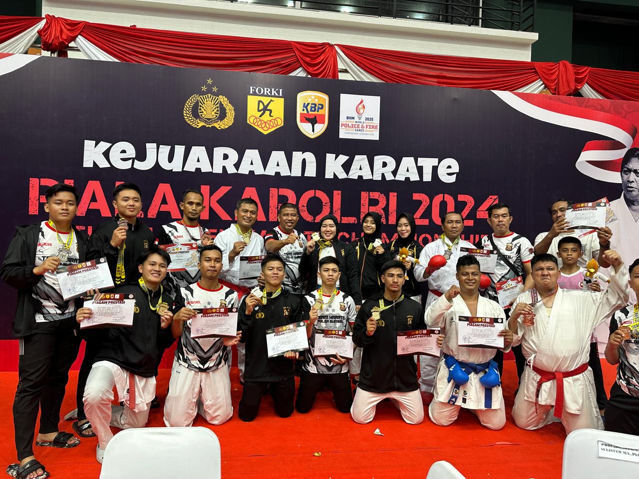 Tim Karate Polda Sumsel Raih 12 Emas, 7 Perak dan 4 Perunggu di Kejuaraan Karate Piala Kapolri 2024