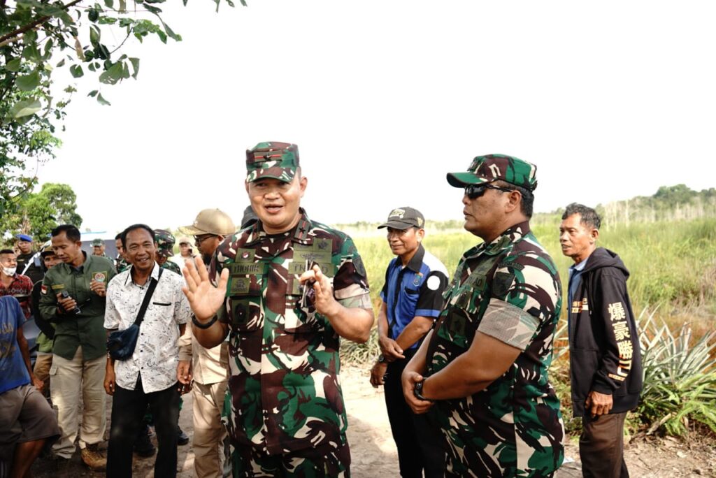 Dandim 0402 OKI/OI Dampingi Danrem 044 Gapo Tinjau Lokasi Program Optimalisasi Lahan Rawa Di Kec Cengal