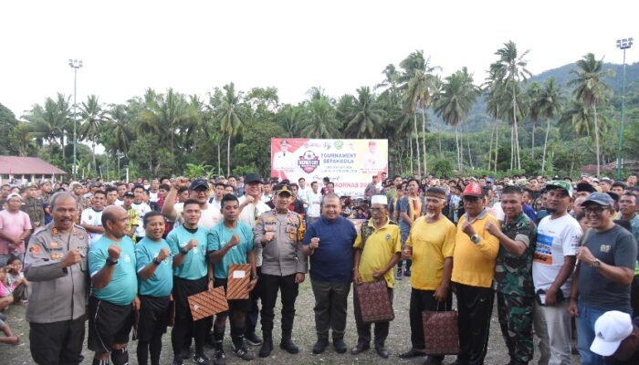 Bupati Dolly Menutup Secara Resmi Turnamen Sepak Bola Bupati Cup Tahun 2024