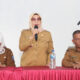 Plt. Bupati Berikan BLT DD dan Honor Tenaga Posyandu di Desa Sei Rakyat
