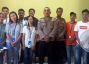 Bhabinkamtibmas Jalin Silahturahmi Dalam rangka Cooling System Pemilu Damai Dengan Pemuda Desa Waipirit.