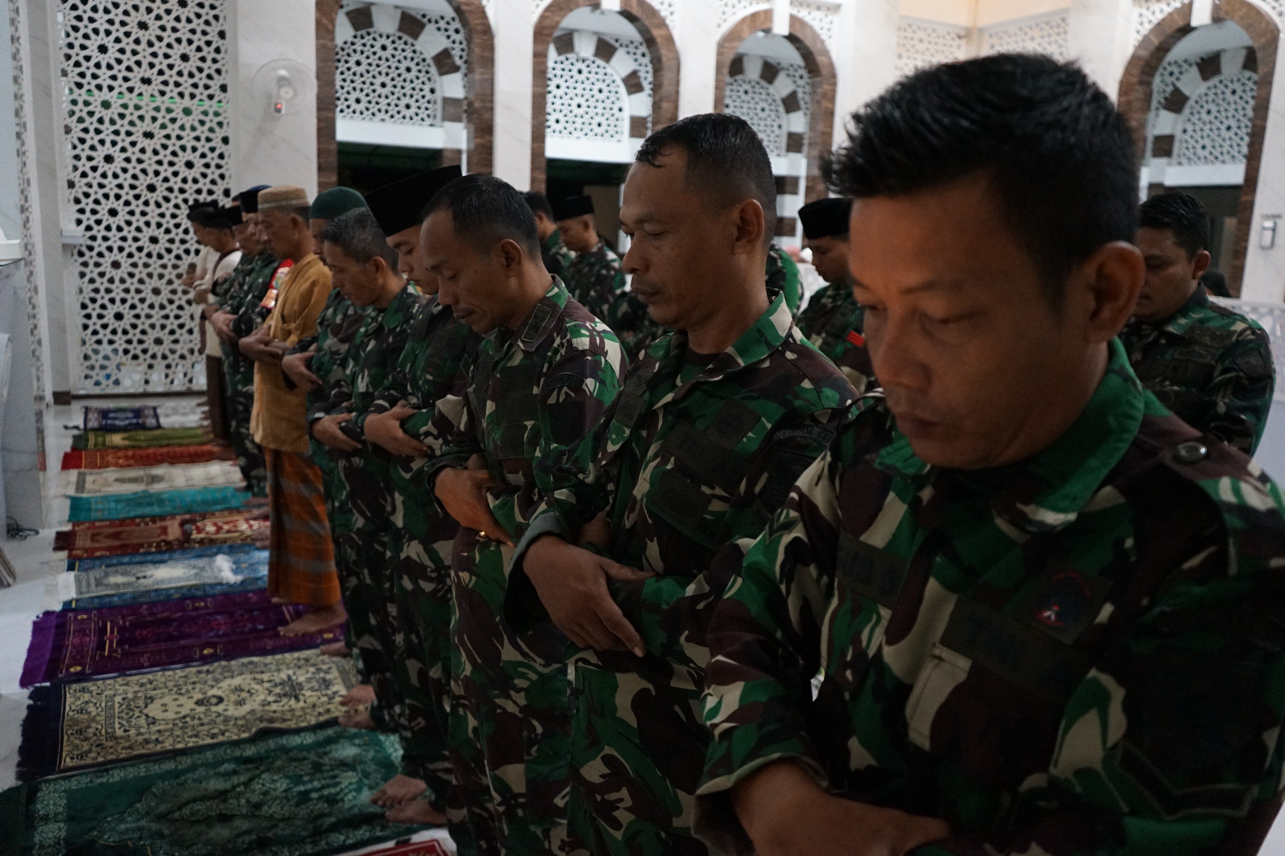 Pererat Silaturahmi, Kodim 0402 OKI-OI Sholat Subuh Berjemaah Dimesjid Binaan