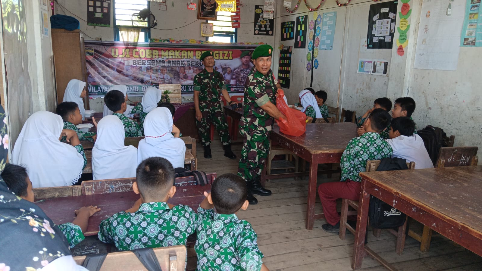 Koramil 01/Btr Gelar Uji Coba Program Makan Bergizi Gratis Di SD Muhammadiyah Batang Toru