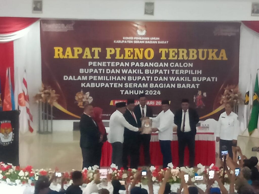 Sah! KPU Resmi Tetapkan Asri Arman-Selfianus Kainama Jadi Bupati dan Wakil Bupati SBB Terpilih