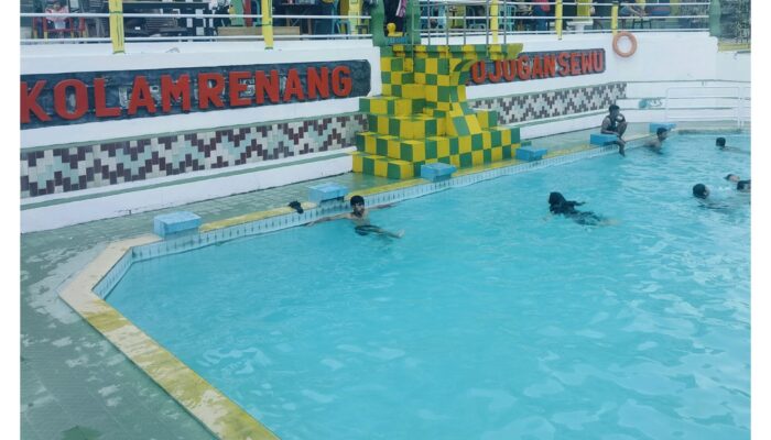 Jelang Tahun Baru 2025 Kolam Renang Grojogan Sewu Ramai Dipadati Pengunjung