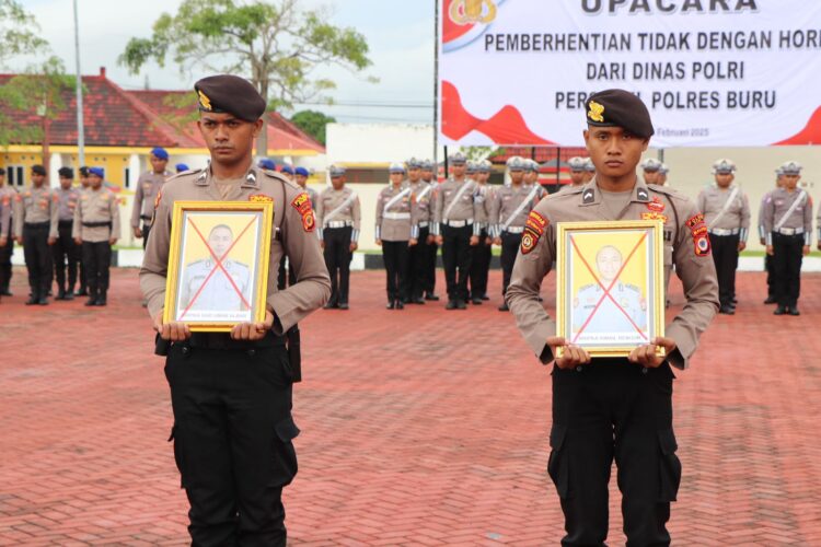 Dua Personil Polres Buru Berpangkat Bripka Dipecat