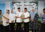 Bupati Pringsewu Hadiahi Gubernur Kitab Suci Al-Quran Terjemahan Bahasa Lampung