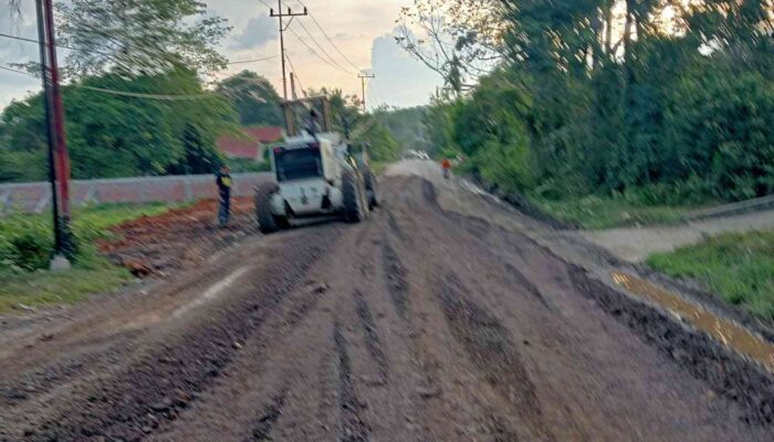 Gerak Cepat Pemkab Ogan Ilir Melalui Dinas PUPR OI Tangani Jalan Rusak Akses Meranjat-Tanjung Batu