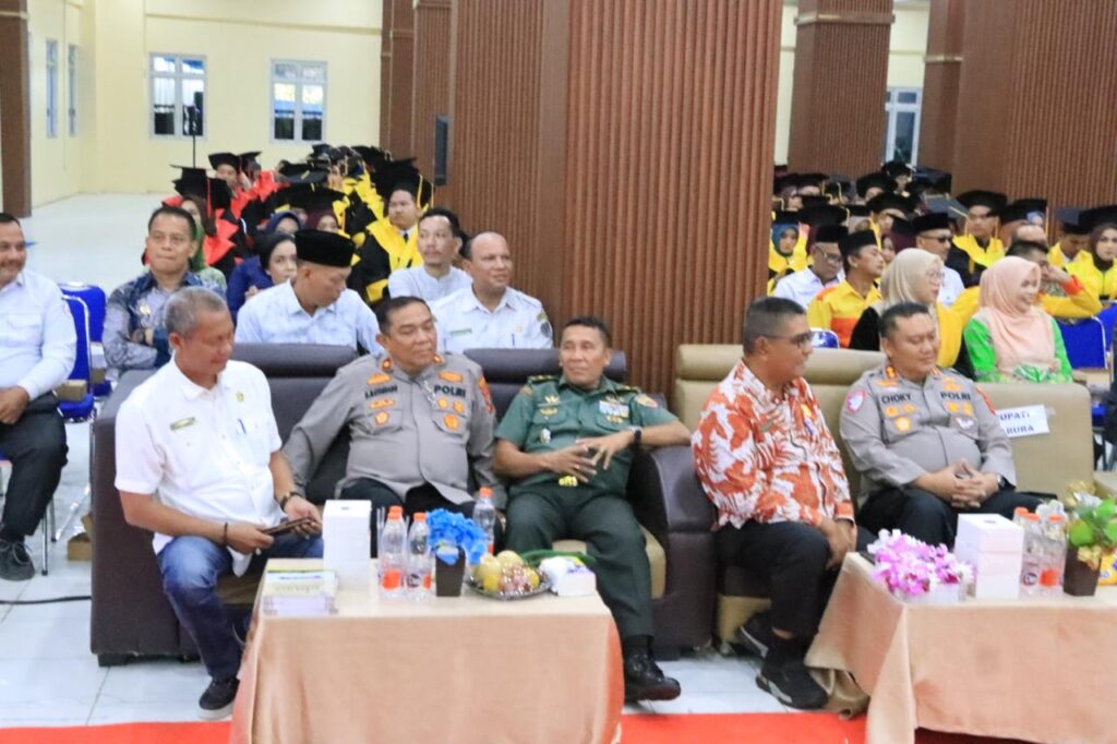 Wakil Bupati Labuhan Batu Menghadiri Wisuda Sarjana dan Pasca Sarjana Universitas Labuhan Batu