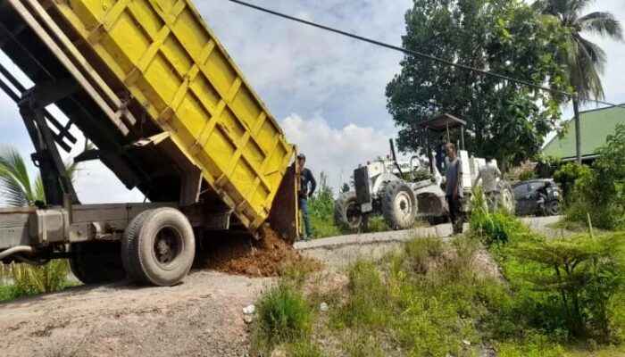 Dinas PUPR Ogan Ilir Pastikan Jalan Desa Talang Pangeran Ulu Segera Direhabilitasi, Warga Haru