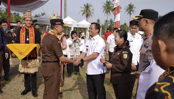 LAUNCHING PILOT PROJECT PENANAMAN JAGUNG MUSIM KEMARAU “PETANI MITRA ADHYAKSA” DI KECAMATAN ADILUWIH