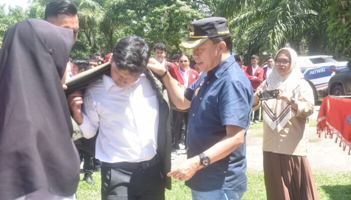 Wabup Tapsel Lepas 690 Mahasiswa UMTS Jalani KKN 2025