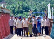Presiden Prabowo Tinjau Jembatan Bailey Sungai Garoga, Pastikan Akses Warga Tapsel Segera Pulih