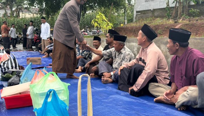 Jumat Kliwon, Warga Rowosari Gelar Nyadran di Makam Leluhur
