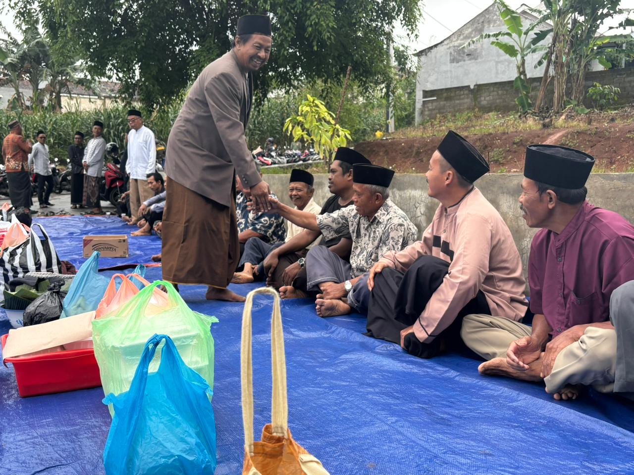Jumat Kliwon, Warga Rowosari Gelar Nyadran di Makam Leluhur