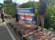 Satlantas Polres Labuhanbatu Berbagi Takzil di Depan Mapolres Labuhanbatu