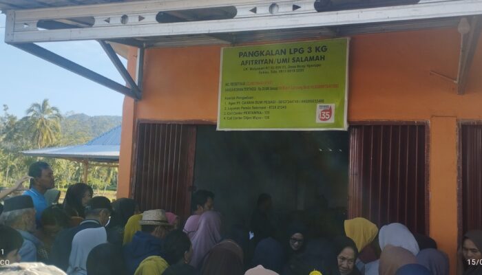 Masyarakat Sukau Alami Kelangkaan Gas LPG 3 kg ,Agen Apitriyan/Umi Salamah Atasi Kekuatiran Masyarakat Pekon Buay Nyerupa