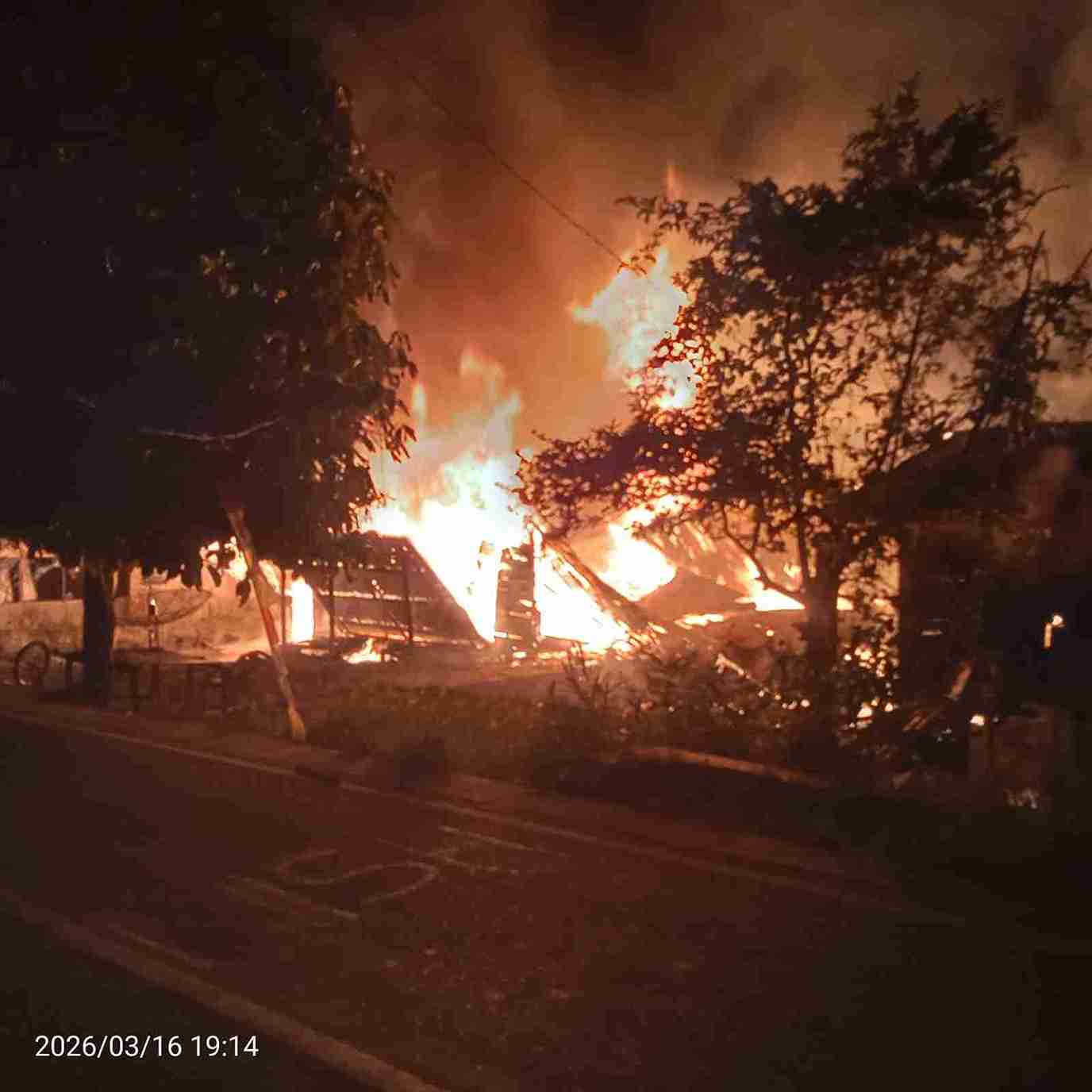 Rumah Terbakar Sialang Taji, Kebakaran Labuhan Batu Utara, Kualuh Selatan Sumut, Musibah Kebakaran Ramadan, Damkar Labuhan Batu, Kebakaran Rumah Semi Permanen, Desa Sialang Taji, Korban Kebakaran Sumatera Utara, Bencana Kebakaran 2026, Puluhan Juta Kerugian Kebakaran,
