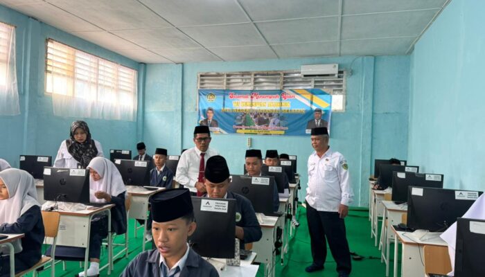 KaKanKemenag Tapsel Monitoring Pelaksanaan TKA di MTsN 3 Batang Toru