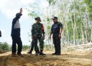 Dandim dan Wakil Bupati OKI Pastikan Progres TMMD Pembukaan Jalan Berjalan Optimal